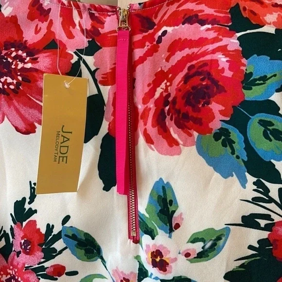 Jade Women's Top - Red and Cream Floral NWT Size XS - Picture 7 of 10